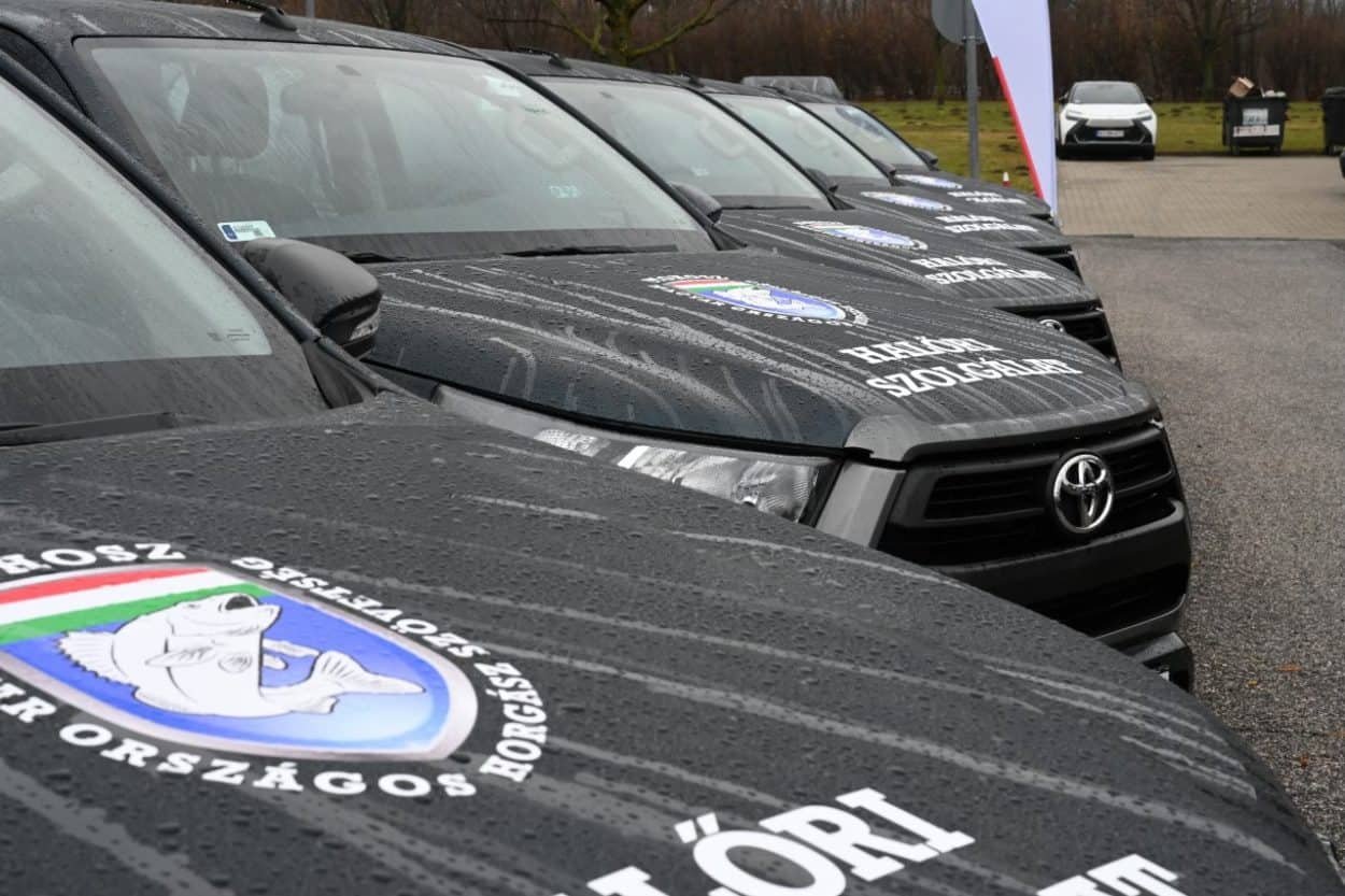 mohosz toyota hilux beszerzés 622 millió forintért